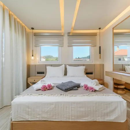 Aparthotel Luxury Fotini 2*
