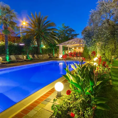 Luxury Fotini Aparthotel 2*