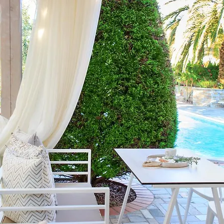 Luxury Fotini Aparthotel 2*
